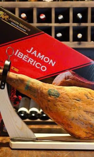 Jamon de Cebo-7hemanos (Đùi sau có xương Iberico)